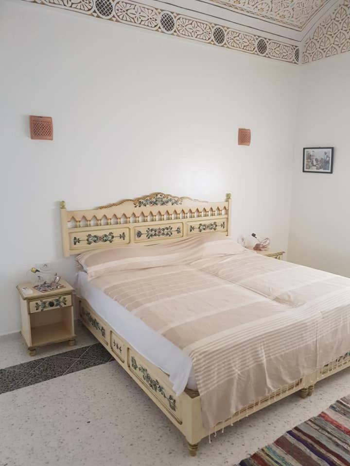 Dar Mamina Bed & Breakfast Sidi ash Shammakh Bagian luar foto